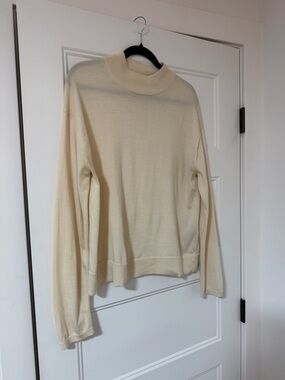 Banana Republic 100% Merino Wool Mock Neck Women's Sweater in Cream - Size L